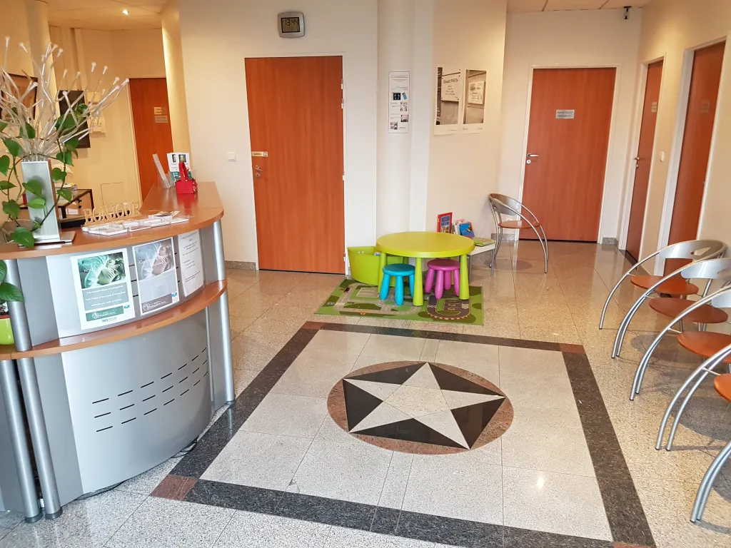 Location local nu 17 m² - Bureau dans pôle médical pluridisciplinaire Magny Le Hongre Val d'Europe