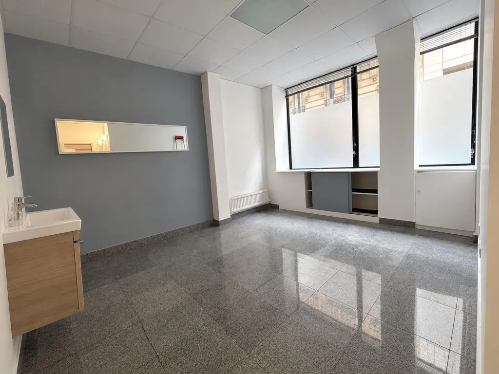 À louer – Bureaux dans un centre médical et paramédical – Paris 15ᵉ, rue Castagnary