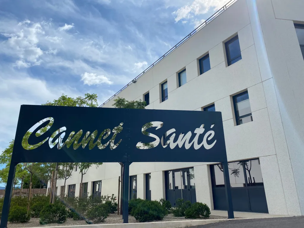 Cabinet à louer au sein d'un pôle santé au Cannet des Maures dans le Centre  Var  meublé