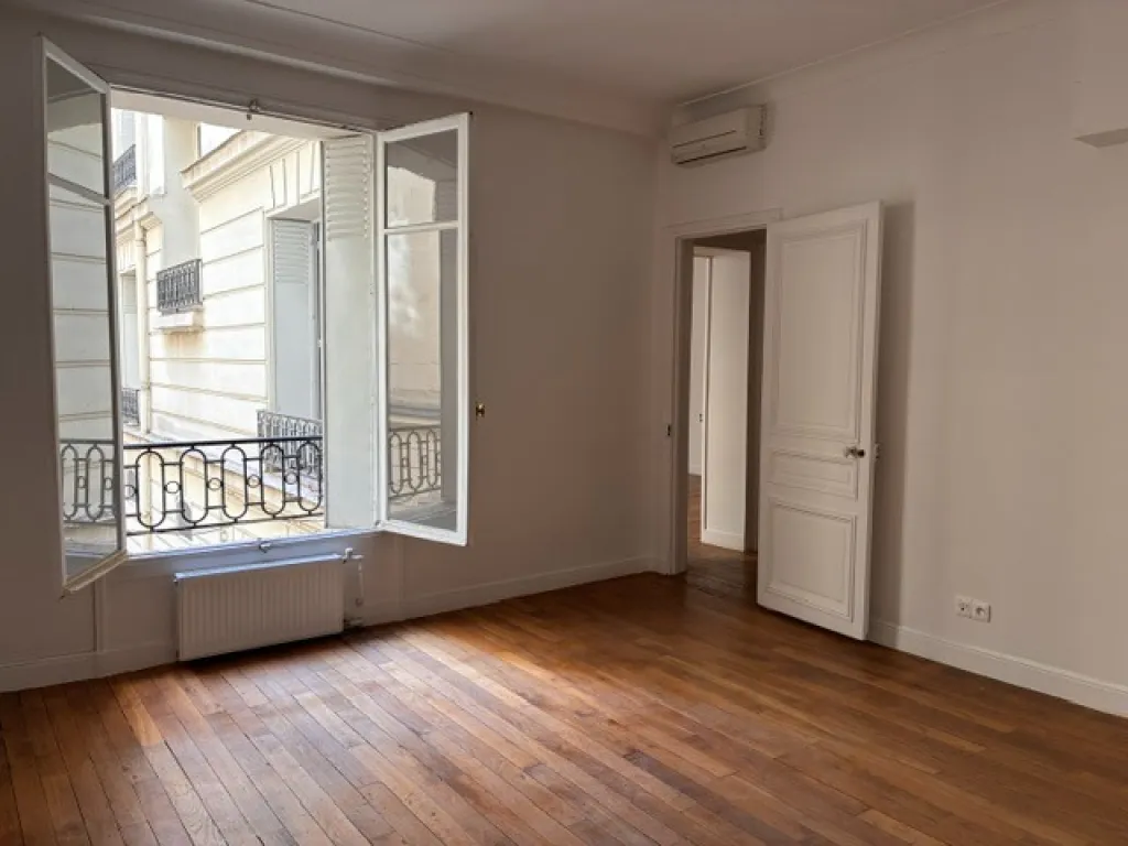 A LOUER Paris 16e- Chaillot / Iéna – RDC de 119 m² avec 4 bureaux de standing