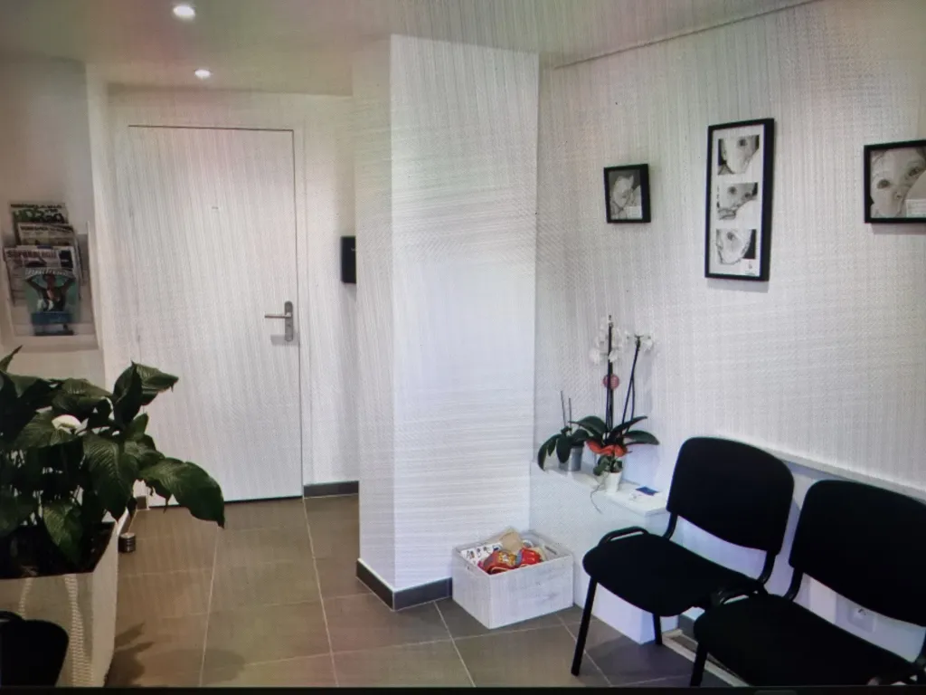 Salle de consultation dans cabinet pluri-disciplinaire à suresnes
