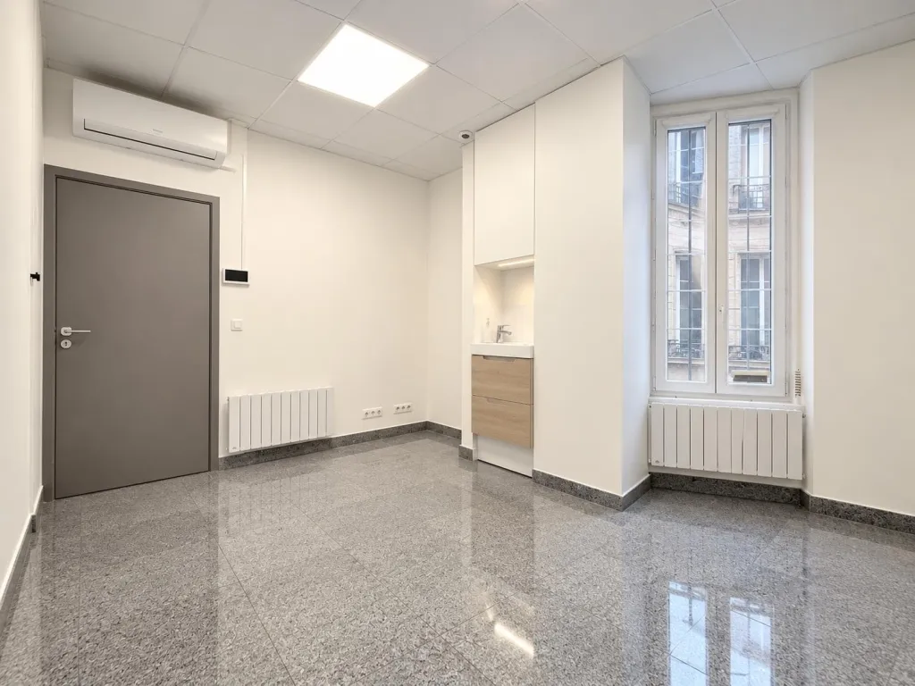 À louer – Bureaux dans un centre médical et paramédical – Paris 15ᵉ, rue Castagnary