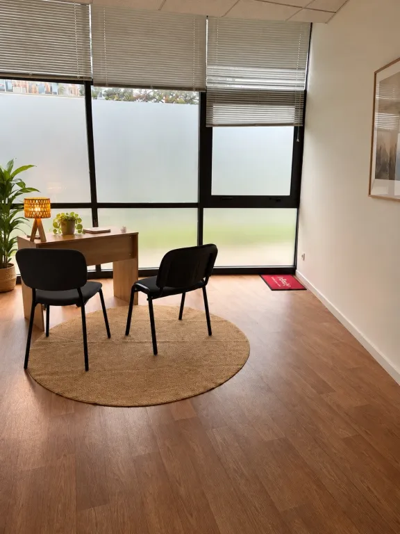 Mérignac : bureaux 12 et 17 m² meublés dans un pôle santé
