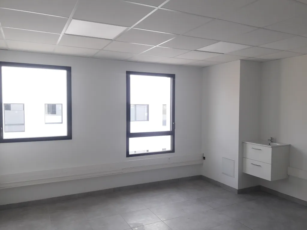 Cabinet à louer au sein d'un pôle santé au Cannet des Maures dans le Centre  Var  meublé