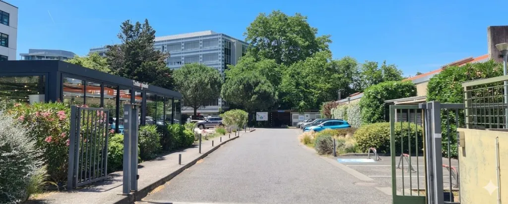 Bureau ou cabinet médical de 81 m² - Quartier Croix de Pierre-Route d'Espagne