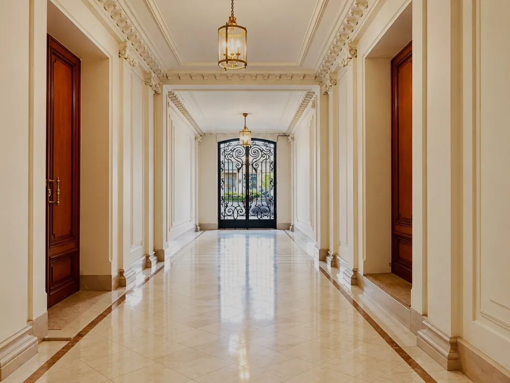 A LOUER Paris 16e- Chaillot / Iéna – RDC de 119 m² avec 4 bureaux de standing