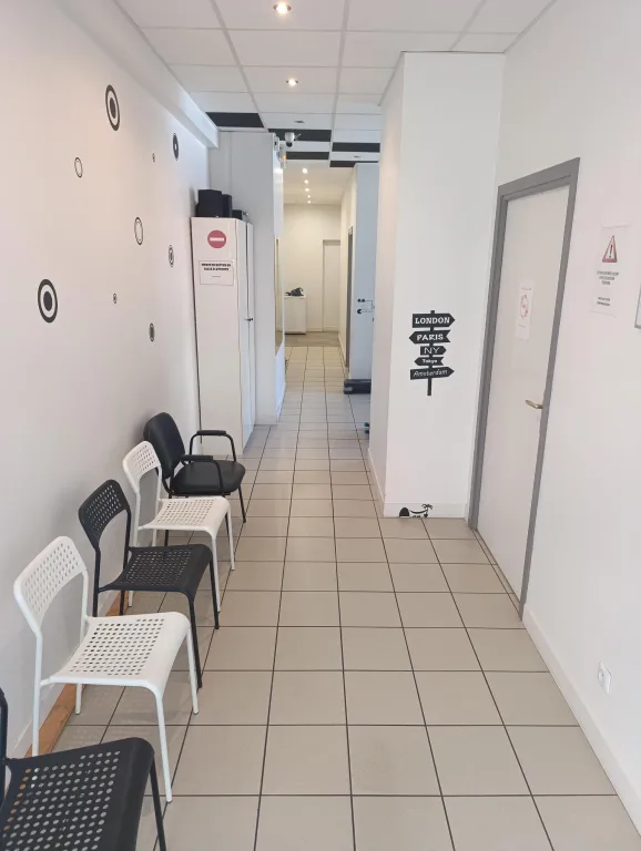 Cabinet de kiné dispose d'une pièce pour une profession paramédicale pour compléter l'équipe